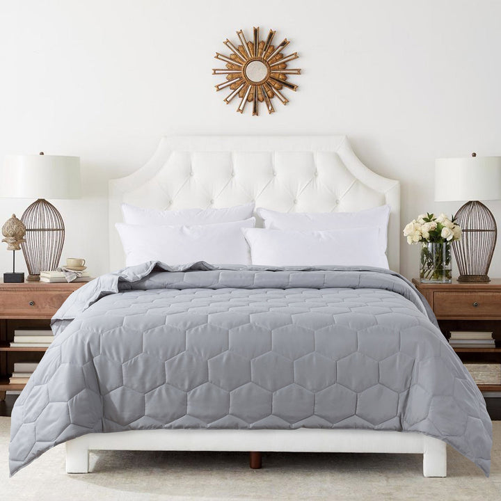 Honeycomb Microfiber down Alternative Blanket