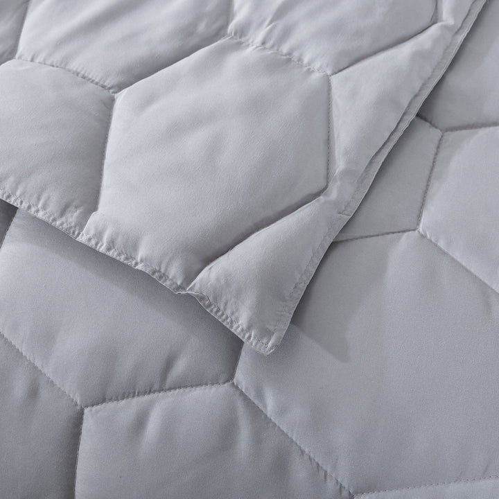 Honeycomb Microfiber down Alternative Blanket
