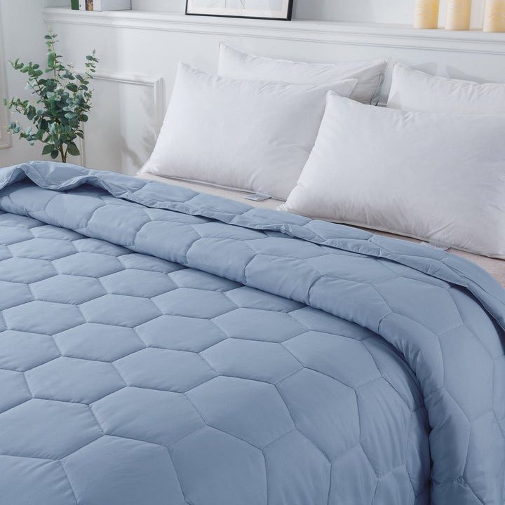 Honeycomb Microfiber down Alternative Blanket
