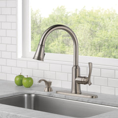 Delta Lakeview Single-Handle Pull-Down Sprayer Kitchen Faucet Image